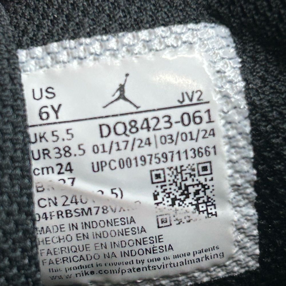 Size 6Y- Jordan 1 Mid
Gym Red Black White (2024) GS - Picture 6 of 6